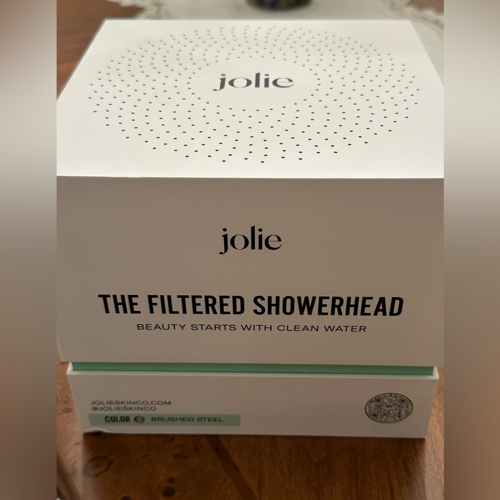 Jolie Filtered Showerhead in White and Gray